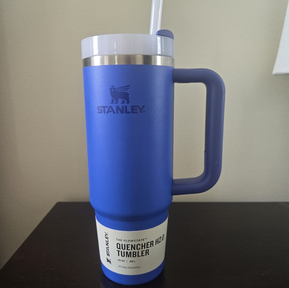 NWOT Stanley The FlowState Quencher H2.0 TUMBLER 30 Oz